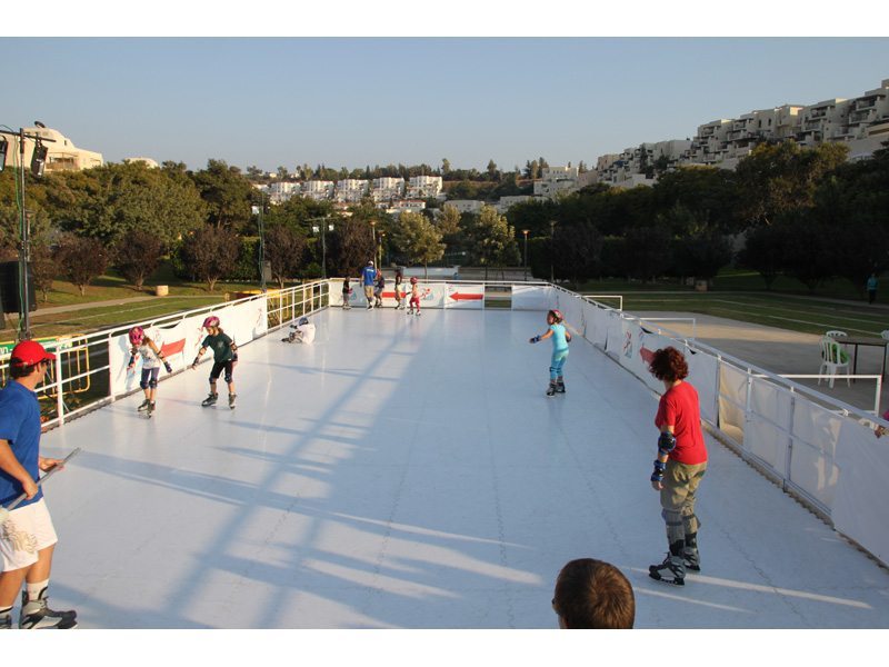Recreational skating rink